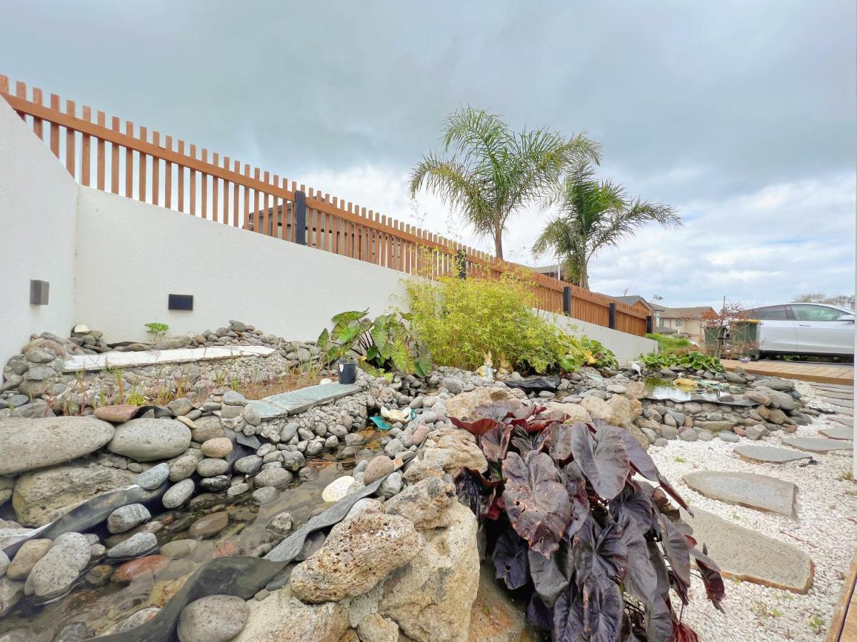 Villa Elegant Beach House In Long Bay Auckland Exterior foto