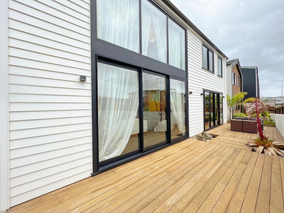 Villa Elegant Beach House In Long Bay Auckland Exterior foto