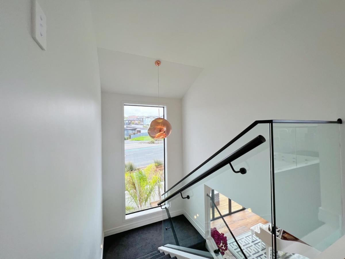 Villa Elegant Beach House In Long Bay Auckland Exterior foto